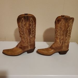 Luchesse womens boots size 9